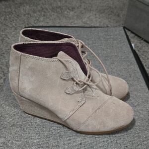 Tom's Wedge Size 10 Tan